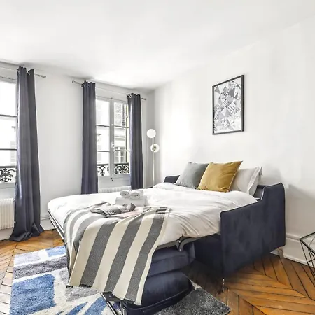 Le Marais 1br Place Saint Parigi