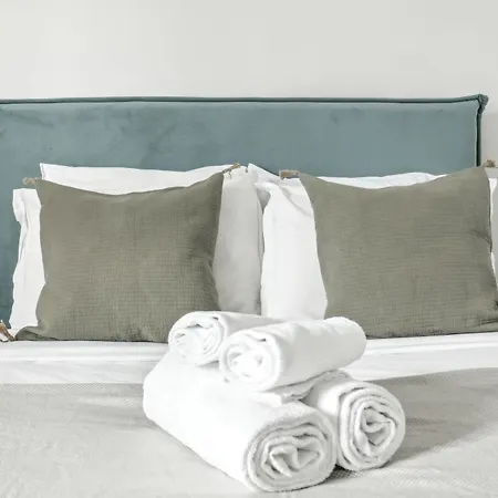 Le Marais 1br Place Saint *