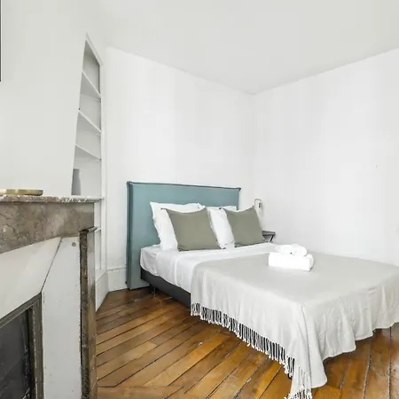 Appartamento Le Marais 1br Place Saint Parigi