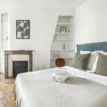 Le Marais 1br Place Saint * Parigi